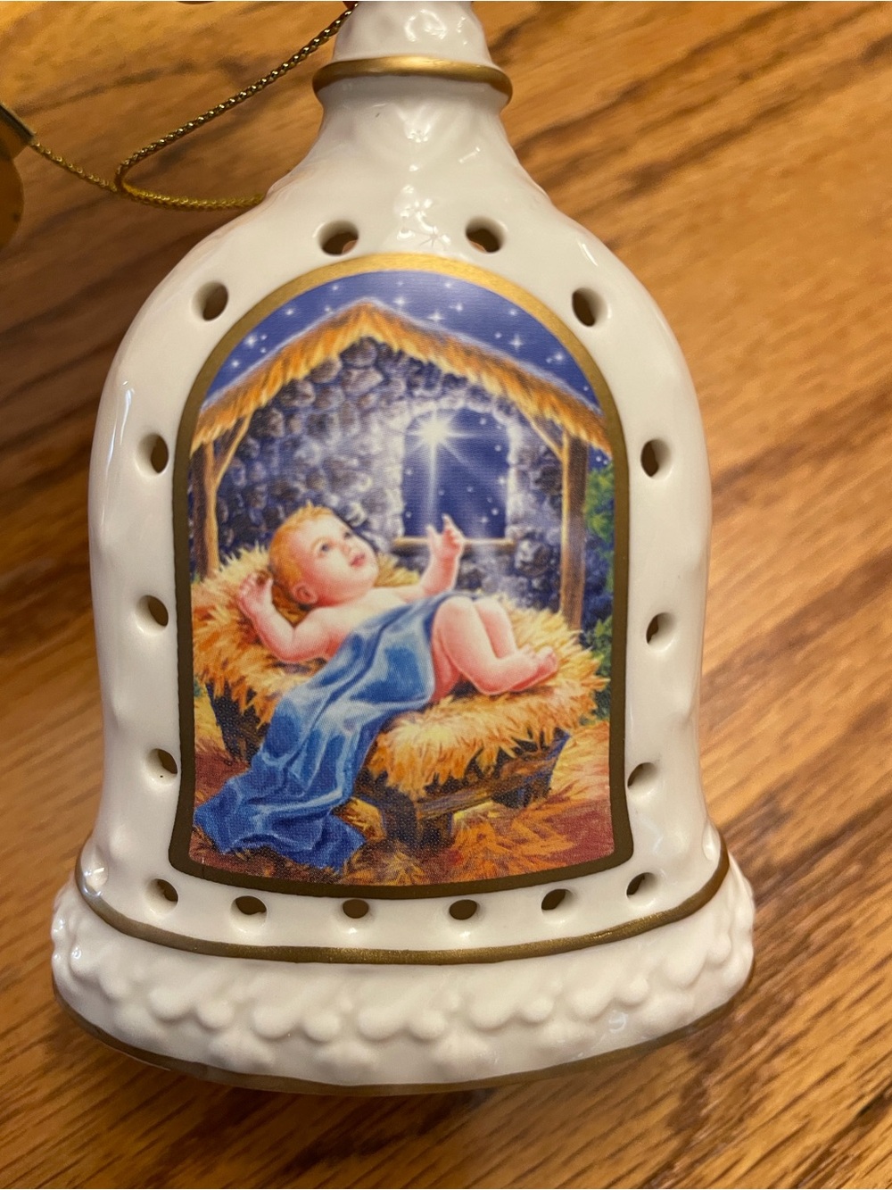 The Danbury Mint Nativity Jesus In Crib Illuminated Porcelain Ornament. Vintage